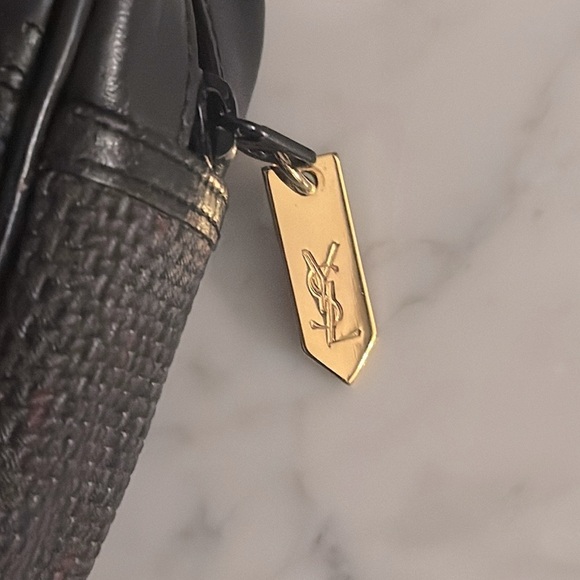 YSL Yves Saint Laurent cosmetic or side clutch comes with manufacturer tag - Picture 3 of 15